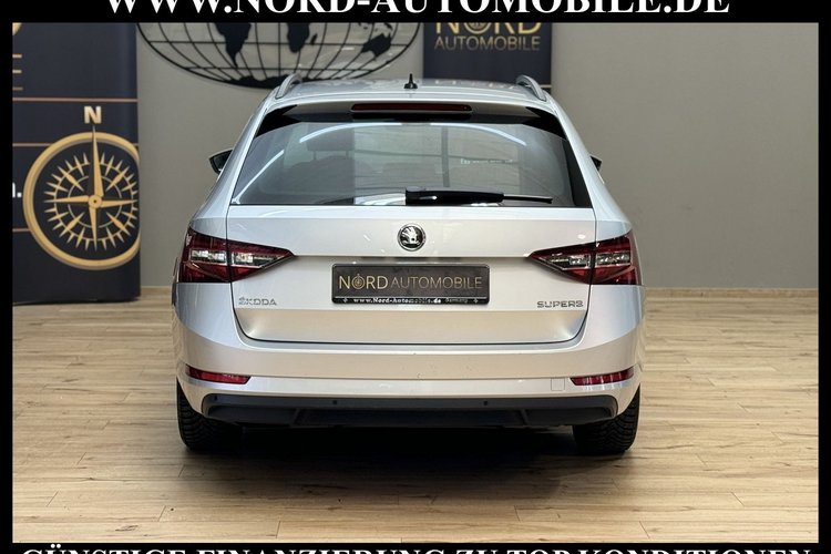 Skoda Superb Superb Combi Ambition 1.6 TDI Navi*Bi-Xenon*PDC*