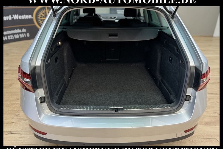 Skoda Superb Superb Combi Ambition 1.6 TDI Navi*Bi-Xenon*PDC*