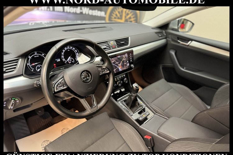 Skoda Superb Superb Combi Ambition 1.6 TDI Navi*Bi-Xenon*PDC*