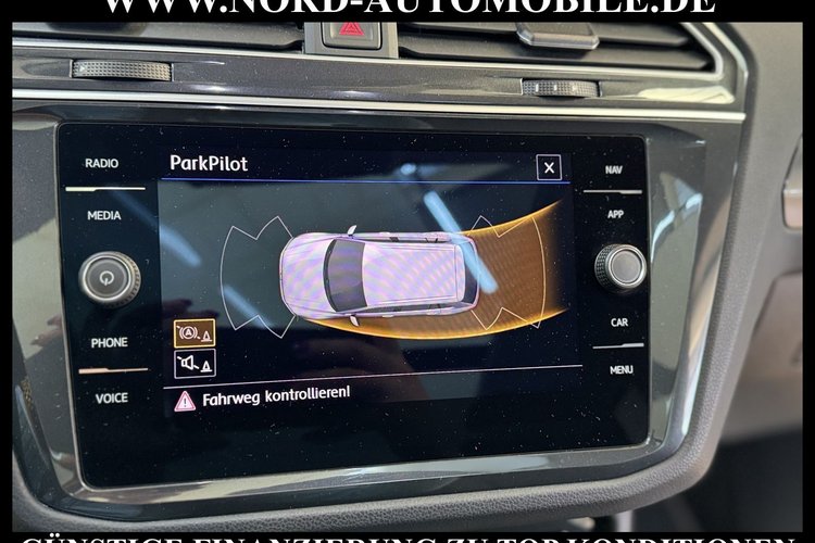 Volkswagen Tiguan Tiguan 2.0 TDI R-Line DSG Navi*LED*AHK*Dig.Cockp
