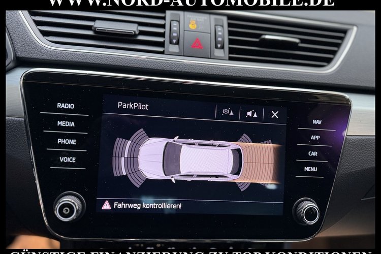 Skoda Superb Superb Combi Ambition 1.6 TDI Navi*Bi-Xenon*PDC*