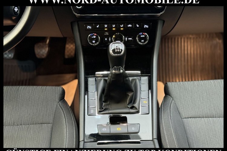 Skoda Superb Superb Combi Ambition 1.6 TDI Navi*Bi-Xenon*PDC*