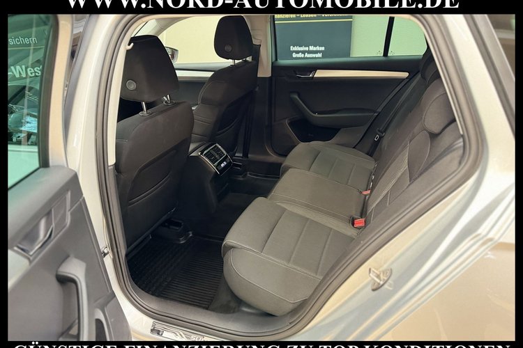 Skoda Superb Superb Combi Ambition 1.6 TDI Navi*Bi-Xenon*PDC*