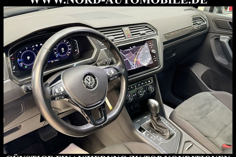 Volkswagen Tiguan Tiguan 2.0 TDI R-Line DSG Navi*LED*AHK*Dig.Cockp